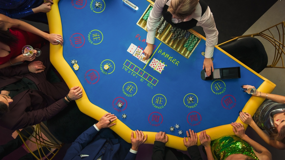 Intens stemning omkring baccarat bordet, når det handler om at komme tættest på 9.